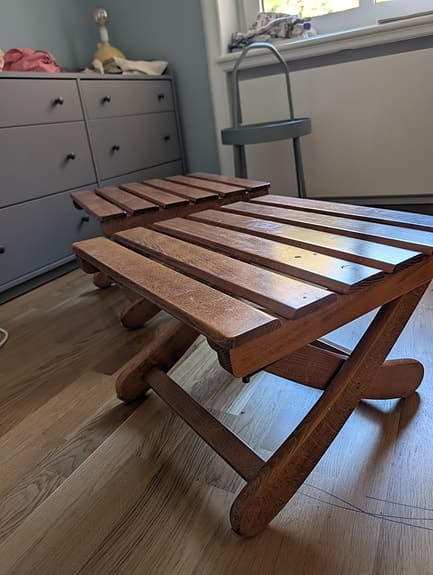 2 st mindre bord i fint trä