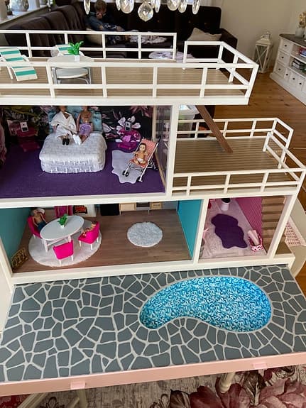 Lundby dockhus med möbler och pool