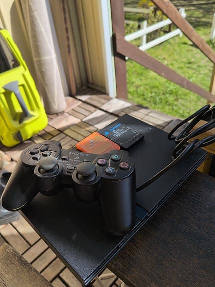 Sony Playstation 2 Slim spelkonsol svart inkl dosa och minneskort