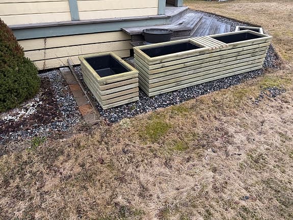 Trälådor / odlingslådor för uteplats och trädgård