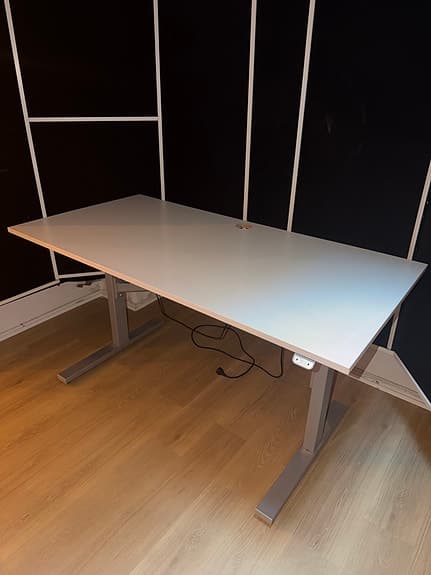 Höj och sänkbart skrivbord