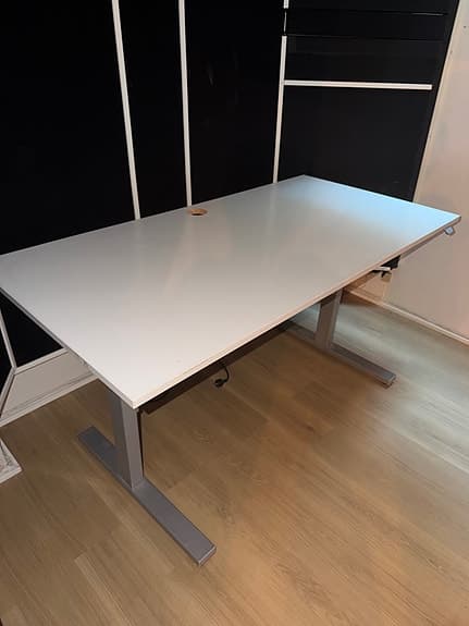 Höj och sänkbart skrivbord