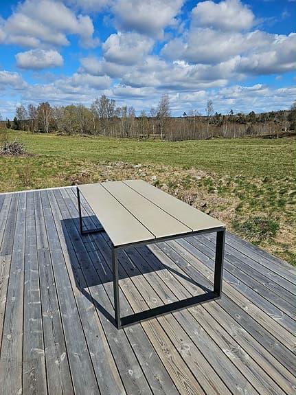 Trädgårdsbord