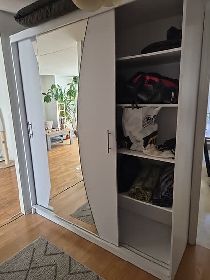 Spegelgarderob