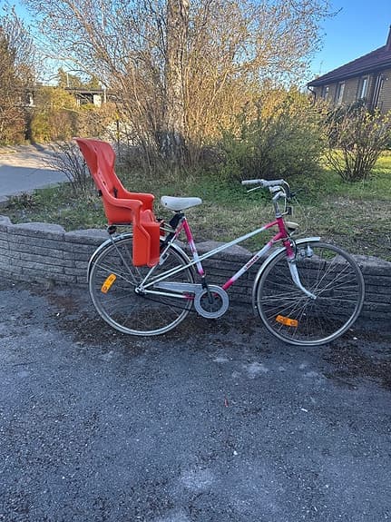 DAMCYKEL, Monark.
