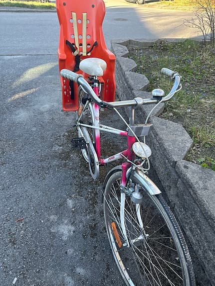 DAMCYKEL, Monark.