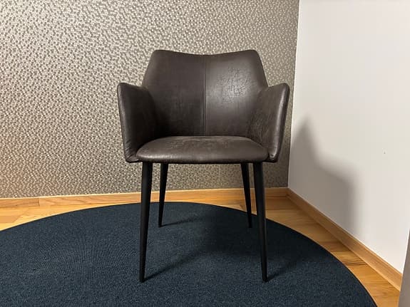 Karmstolar helt nya i kartong