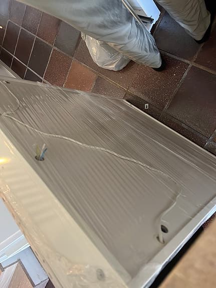 Nytt monterat spegelskåp
