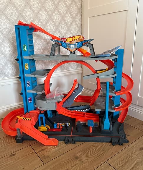 Hot wheels ultimate garage