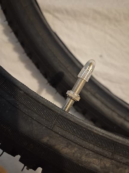 Cykeldäck 40-584 med grovt mönster och dubbar