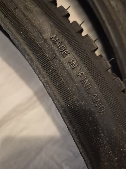 Cykeldäck 40-584 med grovt mönster och dubbar