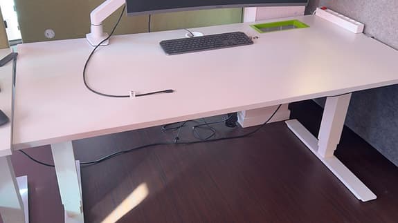 Höj- och sänkbart skrivbord 160cm