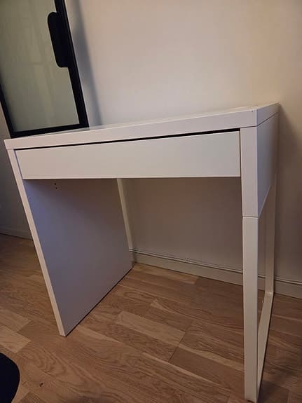 Skrivbord för barnrummet