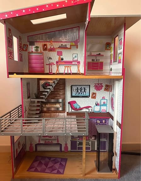 Barbie dockhus med flera rum