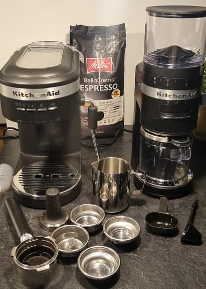 Espressomaskin och kaffekvarn