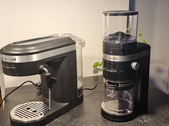 Espressomaskin och kaffekvarn