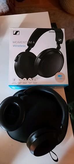 Sennheiser Momentum 4 hörlurar