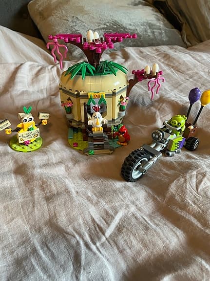 LEGO ANGRY BIRDS Bird Island Egg Heist