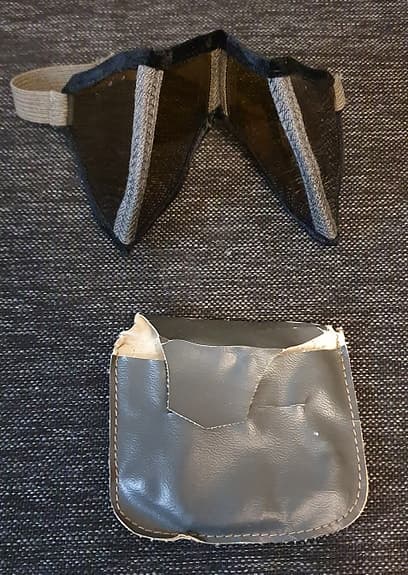 Solglasögon från försarsmakten, vikbara med fodral. Mot "snöblindhet"