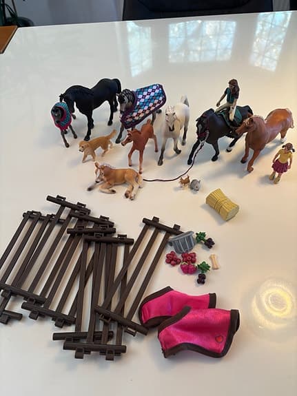 Schleich hästar och djur med tillbehör