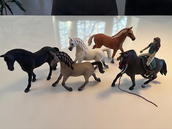 Schleich hästar och djur med tillbehör