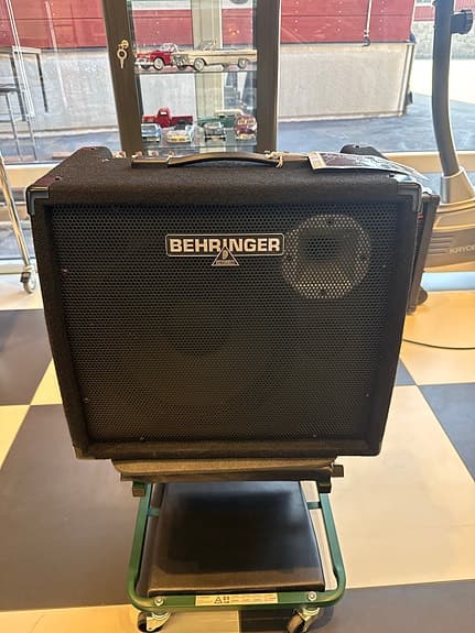 Behringer Ultratone K1800FX förstärkare 180W svart