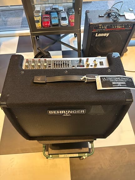 Behringer Ultratone K1800FX förstärkare 180W svart