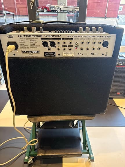 Behringer Ultratone K1800FX förstärkare 180W svart
