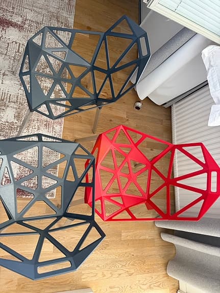 Magis hair one stolar i plast röd och mörkgrå