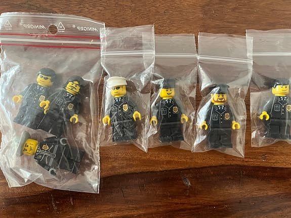 LEGO City minifigurer och tillbehör + massor BrickArms vapen!