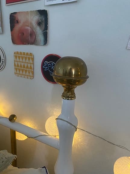 Fin antik säng