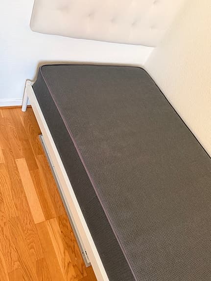 IKEA sängstomme sänggavel i plysch och madrass 90x200 grå