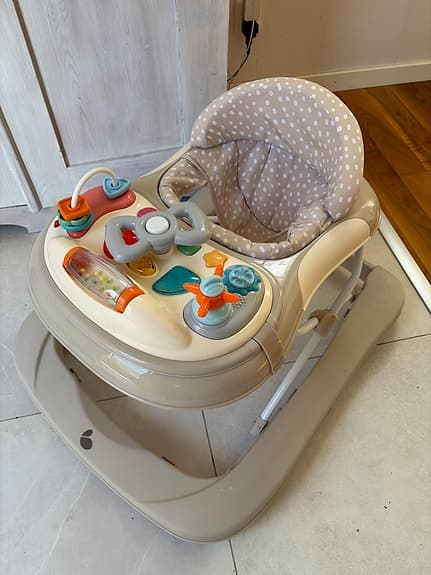 Beemoo play gåstol med aktivitetsbord beige