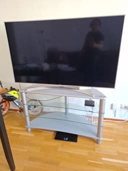 LG 55” 4K Smart TV + TV-bänk säljes