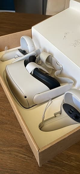 Oculus Quest 2 VR headset