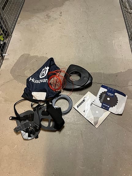 Husqvarna 336 Fr röjsåg med sele och skyddshjälm