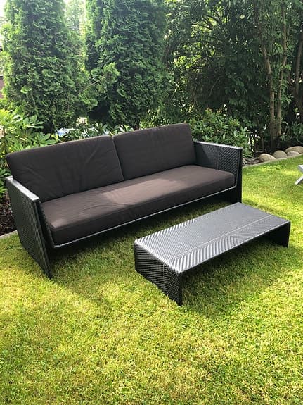 Dedon Slim Line soffa med bord i konstrotting svart