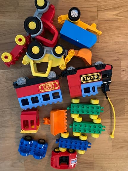 Duplo; stort paket fordon och duplobitar m.m.