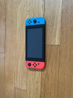 Nintendo Switch spelkonsol med blå/röd Joy-Con