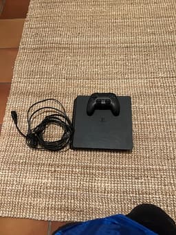 Sony Playstation 4 Slim spelkonsol svart med handkontroll