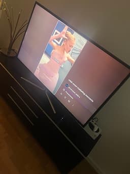 Samsung 55tum med tv bänk + Apple TV
