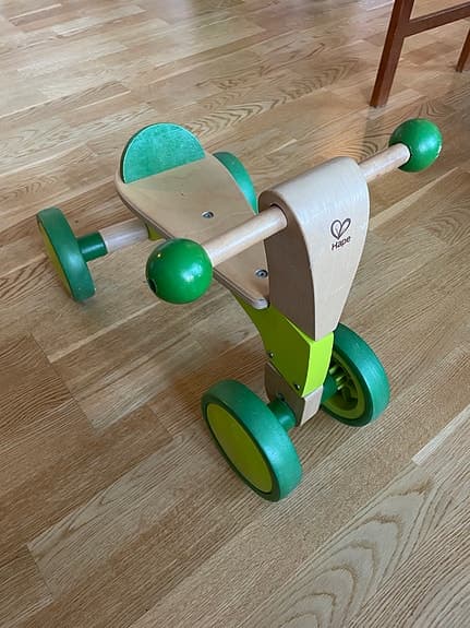Hape fyrhjuling balanscykel trä grön