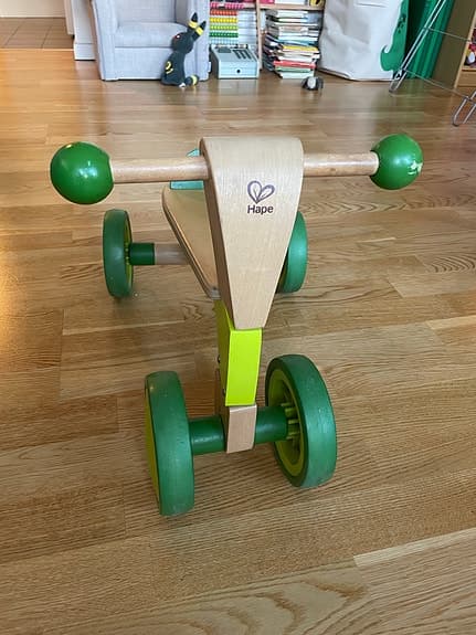 Hape fyrhjuling balanscykel trä grön