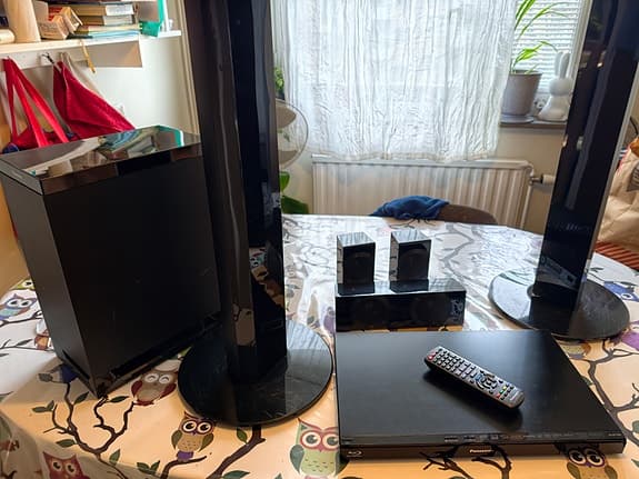 Panasonic SA-BTT490 – Hemmabiosystem med Blu-ray, mycket sparsamt använt