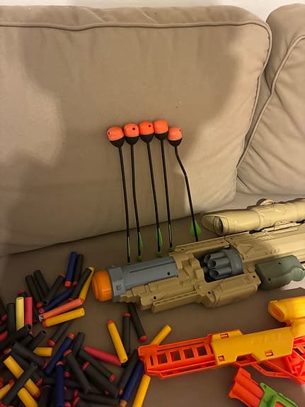Nerf leksaksvapen med tillbehör