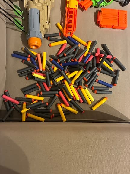 Nerf leksaksvapen med tillbehör