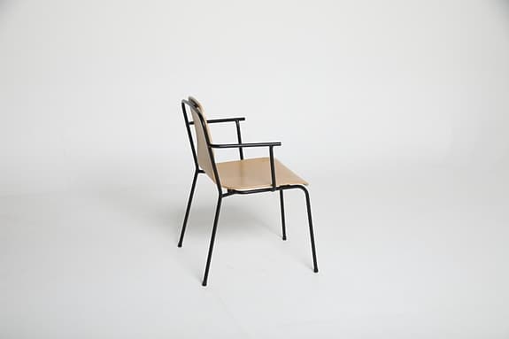 Normann Copenhagen Studio Armchair designad av Simon Legald