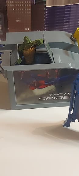 The Amazing Spider-Man lekset lekstad med byggnader och ramper
