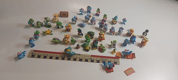 40+ Kinder Surprise figurer 1992–1996 – Ferrero samling – Nostalgi leksak