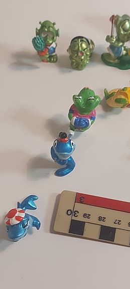 40+ Kinder Surprise figurer 1992–1996 – Ferrero samling – Nostalgi leksak